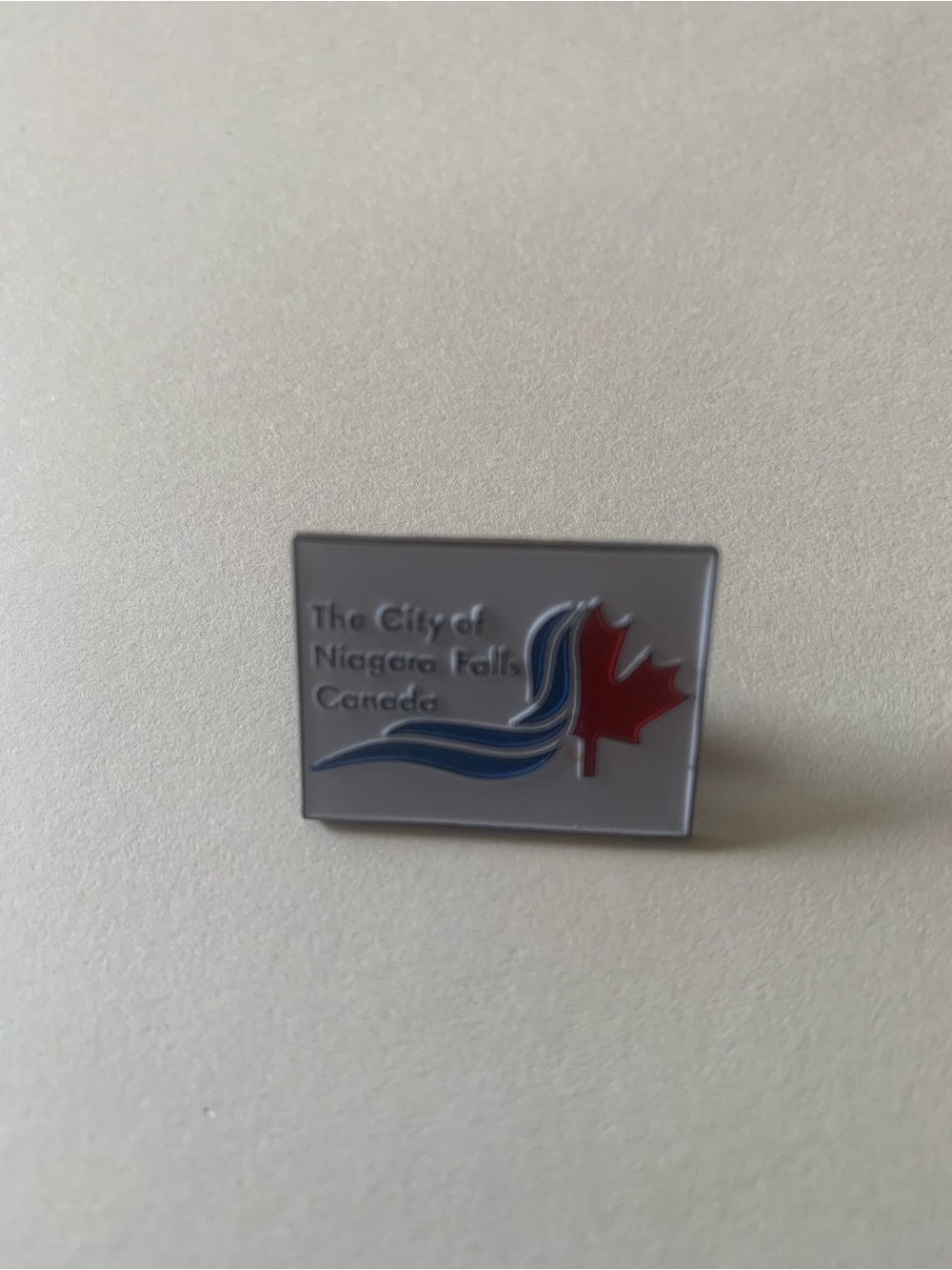 Niagara Falls Canada Souvenir Pin - Red & Blue Maple Leaf